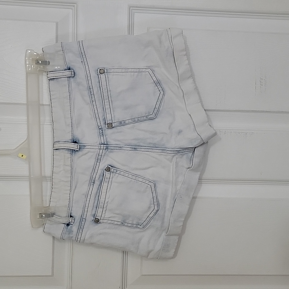 Shorts - Picture 3 of 4